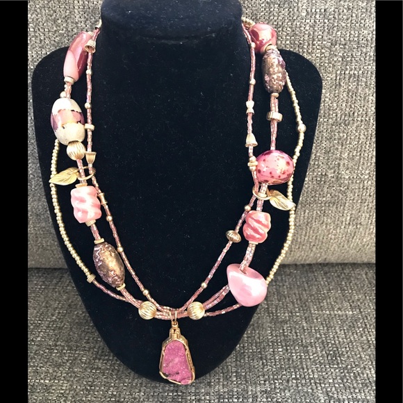 Jewelry - Gorgeous Handmade Necklace pink crystal appears to be a little blemished 🌸